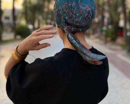 Pañuelo oncológico Zoe Bambú Cachemira Turquesa Carla Bedia — fotografía 5
