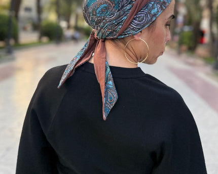 Pañuelo oncológico Zoe Bambú Cachemira Turquesa Carla Bedia — fotografía 7