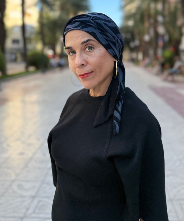 Pañuelo oncológico Zoe Bambú Cebra Antracita Carla Bedia — fotografía 2