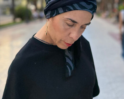 Pañuelo oncológico Zoe Bambú Cebra Antracita Carla Bedia — fotografía 5