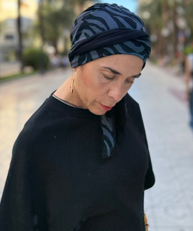Pañuelo oncológico Zoe Bambú Cebra Antracita Carla Bedia — fotografía 5