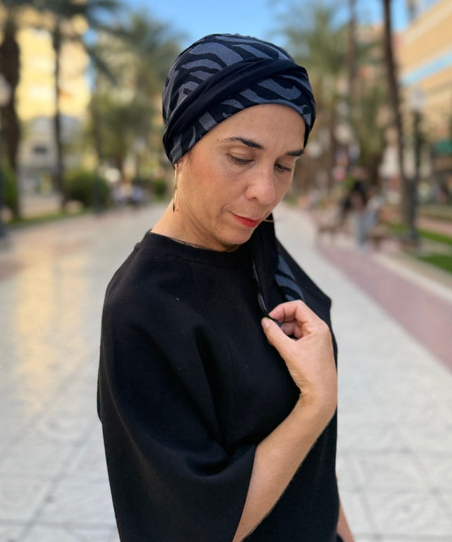 Pañuelo oncológico Zoe Bambú Cebra Antracita Carla Bedia — fotografía 7