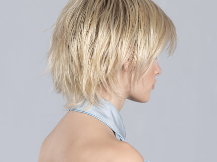 Peluca Easy Mono Part de Ellen Wille en lightchampagne rooted, fotografía 04 de la modelo