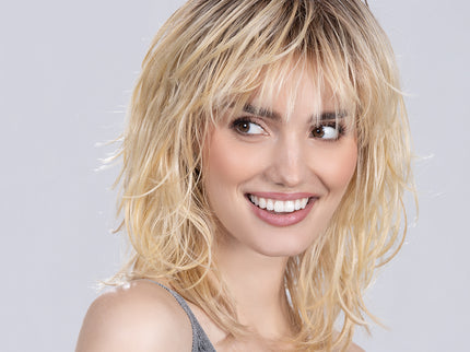 Peluca Energy de Ellen Wille en sahara beige rooted, fotografía 03 de la modelo