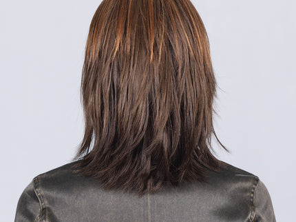 Peluca Rainbow de Ellen Wille en hothazelnut rooted, fotografía 04 de la modelo