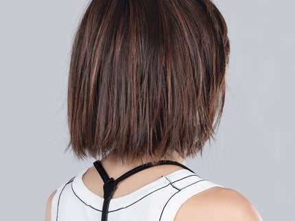 Peluca Ready Mono Part de Ellen Wille en darkauburn rooted, fotografía 04 de la modelo