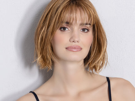 Peluca Vivi Mono Part de Ellen Wille en toffeeblonde rooted, fotografía 02 de la modelo