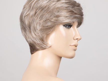 Peluca Posh Deluxe de Ellen Wille, color Pearl Mix, vista en maniquí