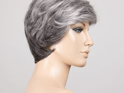 Peluca Posh Deluxe de Ellen Wille, color Salt Pepper Mix, vista en maniquí