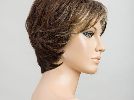 Peluca Satin Soft de Ellen Wille, color Coffeebrown Lighted, vista en maniquí