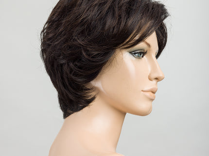 Peluca Satin Soft de Ellen Wille, color Espresso Rooted, vista en maniquí