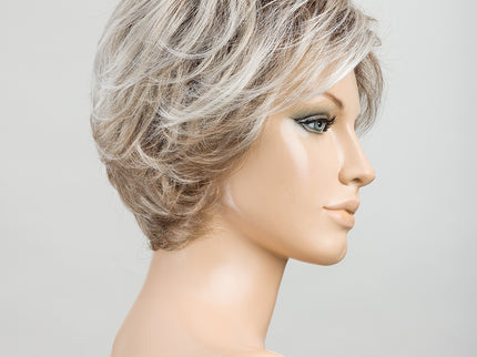 Peluca Satin Soft de Ellen Wille, color Pearlblonde Rooted, vista en maniquí