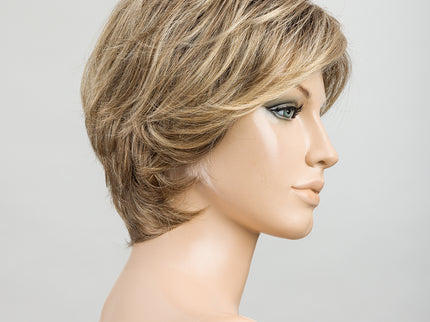 Peluca Satin Soft de Ellen Wille, color Sand Rooted, vista en maniquí