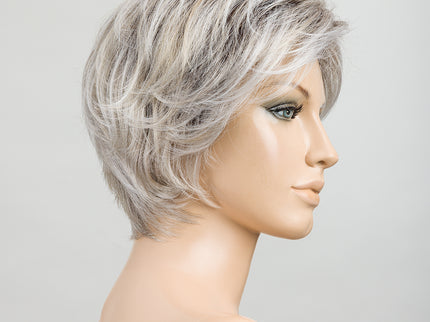 Peluca Satin Soft de Ellen Wille, color Silverblonde Rooted, vista en maniquí