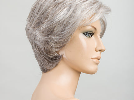 Peluca Satin Soft de Ellen Wille, color Snow Mix, vista en maniquí