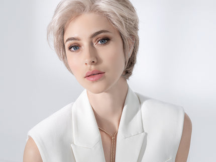 Peluca Satin Soft de Ellen Wille, color Snow Mix, fotografía de modelo