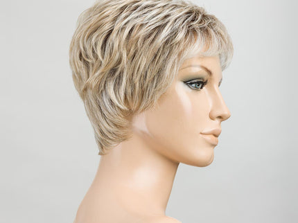 Peluca Spa Soft de Ellen Wille, color Champagne Rooted, vista en maniquí