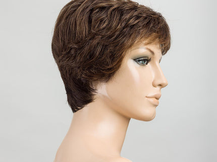 Peluca Spa Soft de Ellen Wille, color Chocolate Rooted, vista en maniquí
