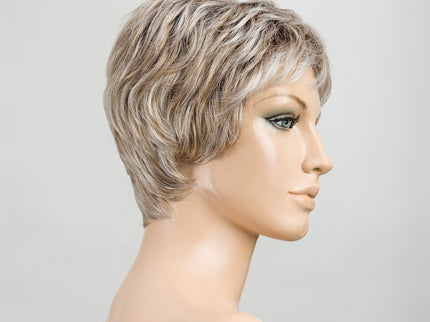 Peluca Spa Soft de Ellen Wille, color Pearlblonde Rooted, vista en maniquí