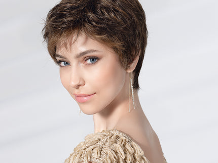 Peluca Spa Soft de Ellen Wille, color Chocolate Rooted, fotografía de modelo
