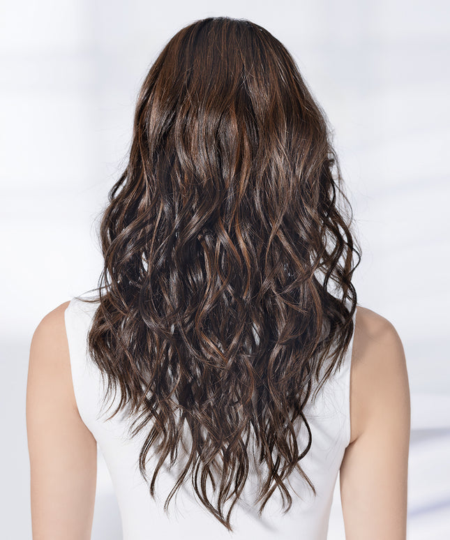 Peluca Sparkle Deluxe de Ellen Wille, color Darkchocolate Rooted, fotografía de modelo
