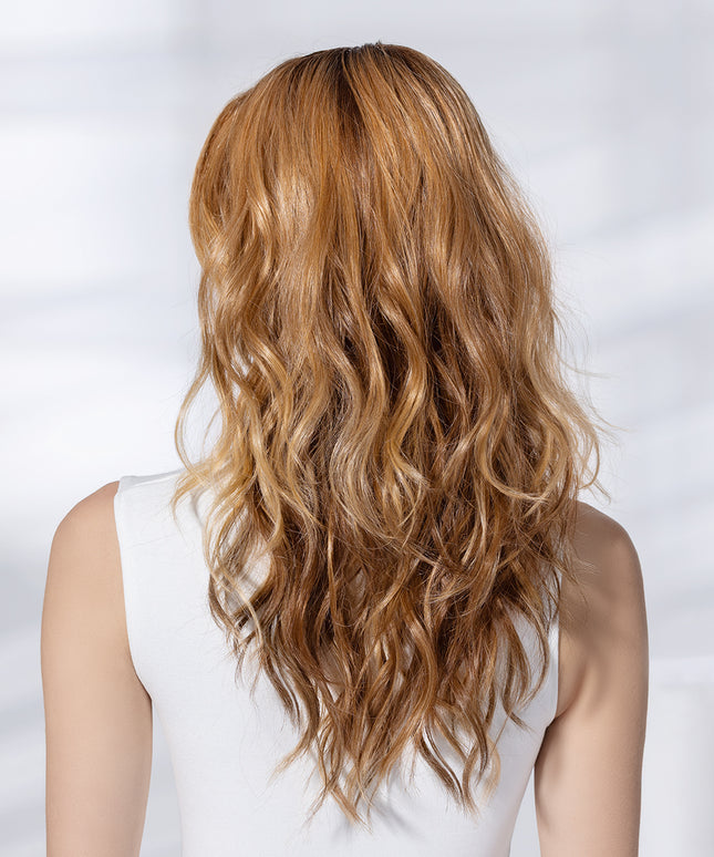 Peluca Sparkle Deluxe de Ellen Wille, color Toffeeblonde Rooted, fotografía de modelo