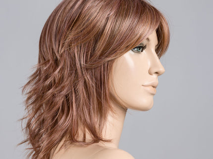 Peluca Stage Mono Part de Ellen Wille, color Rosewood Frosted, en maniquí