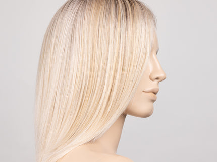Peluca Treasure Soft de Ellen Wille, color Pastelblonde Rooted, vista en maniquí