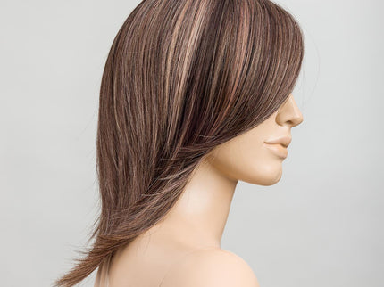 Peluca Whisper Comfort de Ellen Wille, color Chocolate Frosted, vista en maniquí