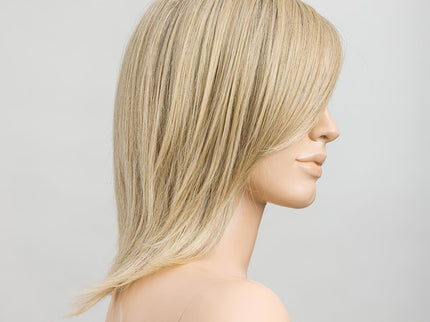 Peluca Whisper Comfort de Ellen Wille, color Sandyblonde Rooted, vista en maniquí