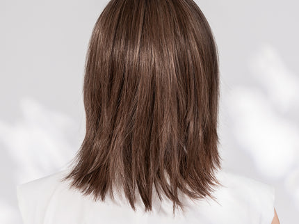 Peluca Whisper Comfort de Ellen Wille, color Chocolate Frosted, fotografía de modelo